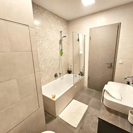 Living In Style 3br W 2 Terraces&free Parking-ham1 דירה